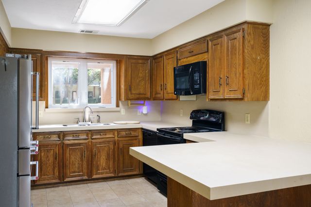 2901 N Sunbeck Circle, Farmers Branch, TX 75234