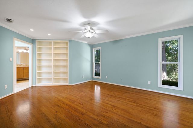 2901 N Sunbeck Circle, Farmers Branch, TX 75234