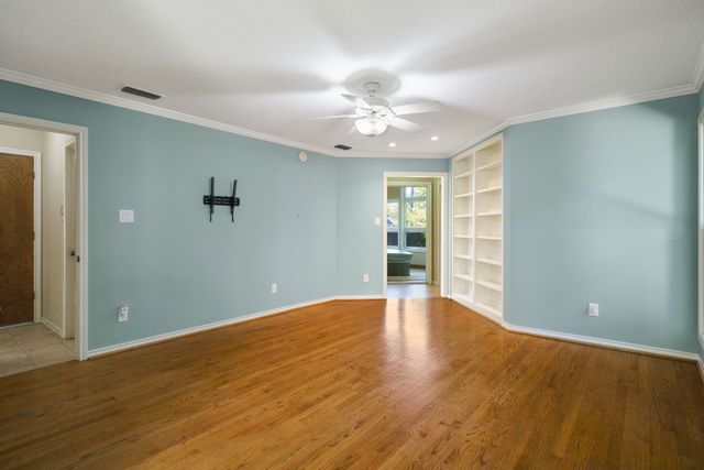 2901 N Sunbeck Circle, Farmers Branch, TX 75234