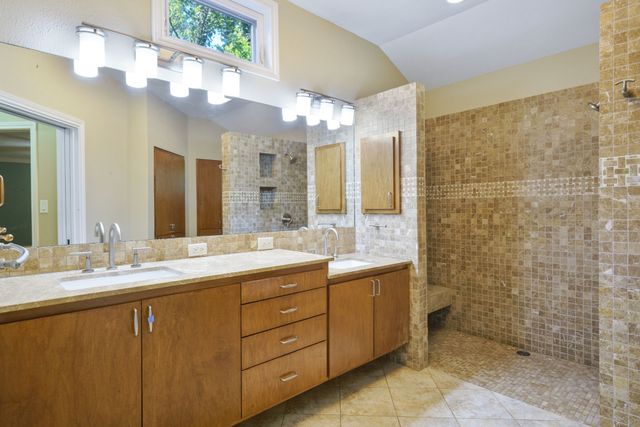 2901 N Sunbeck Circle, Farmers Branch, TX 75234