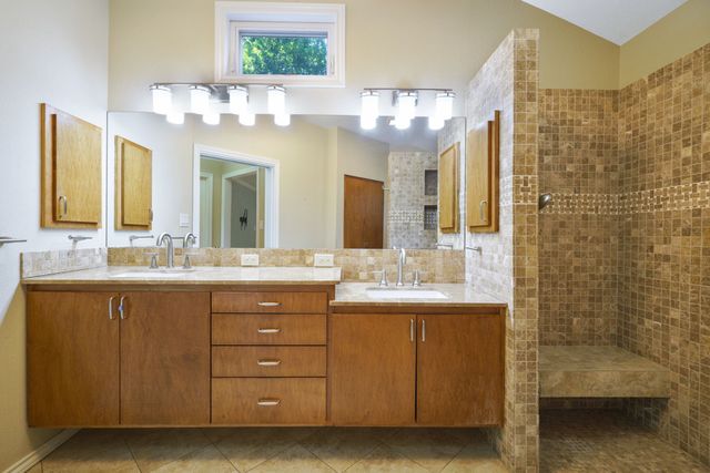 2901 N Sunbeck Circle, Farmers Branch, TX 75234