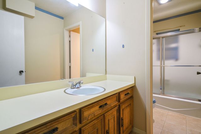 2901 N Sunbeck Circle, Farmers Branch, TX 75234