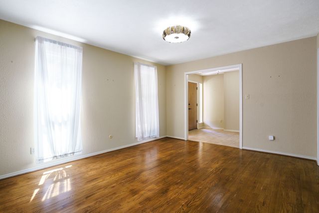 2901 N Sunbeck Circle, Farmers Branch, TX 75234