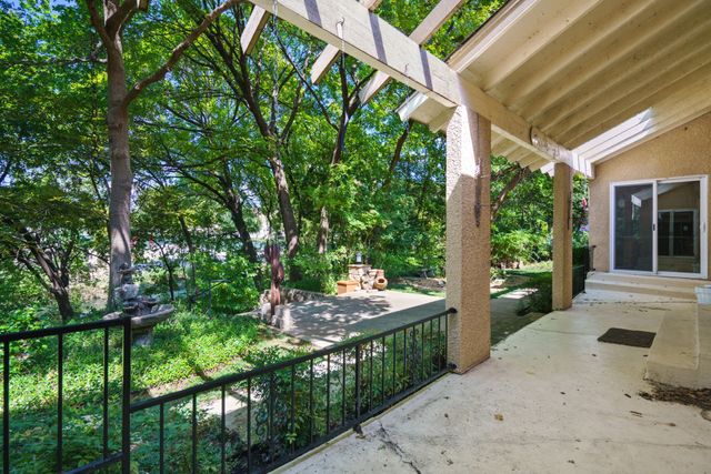 2901 N Sunbeck Circle, Farmers Branch, TX 75234