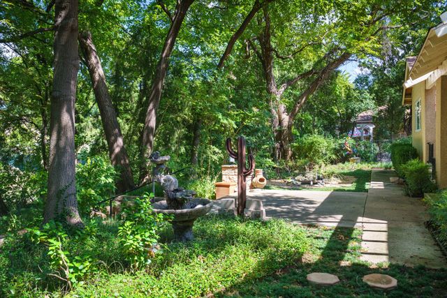 2901 N Sunbeck Circle, Farmers Branch, TX 75234