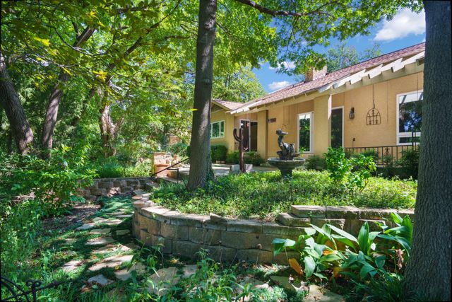 2901 N Sunbeck Circle, Farmers Branch, TX 75234