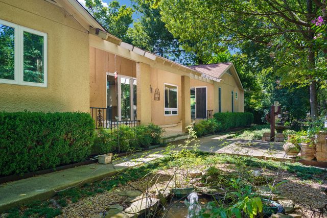 2901 N Sunbeck Circle, Farmers Branch, TX 75234