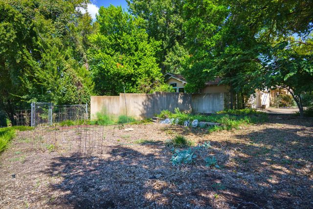 2901 N Sunbeck Circle, Farmers Branch, TX 75234