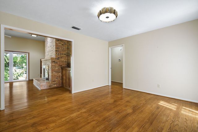 2901 N Sunbeck Circle, Farmers Branch, TX 75234