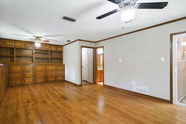 2901 N Sunbeck Circle, Farmers Branch, TX 75234