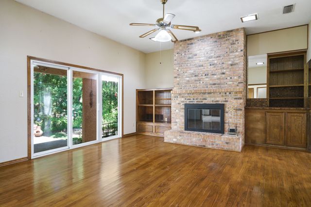 2901 N Sunbeck Circle, Farmers Branch, TX 75234