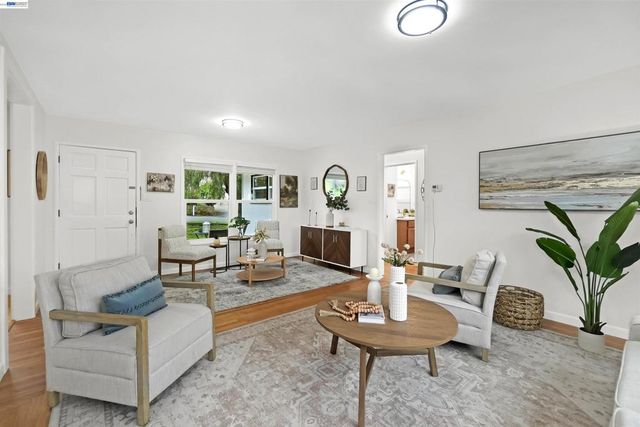 25480 25480 University Ct, Hayward, CA 94542