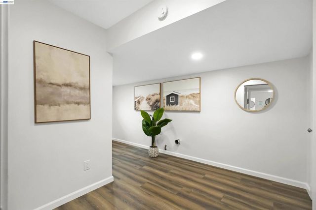 25480 25480 University Ct, Hayward, CA 94542