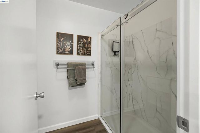 25480 25480 University Ct, Hayward, CA 94542