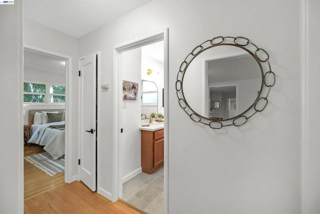 25480 25480 University Ct, Hayward, CA 94542