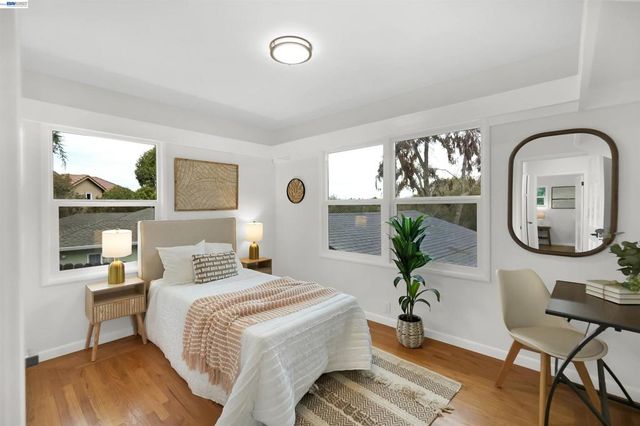 25480 25480 University Ct, Hayward, CA 94542