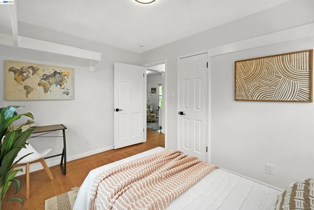 25480 25480 University Ct, Hayward, CA 94542