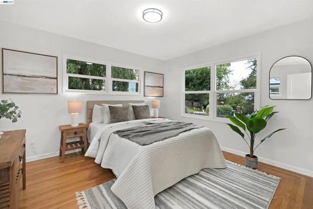 25480 25480 University Ct, Hayward, CA 94542