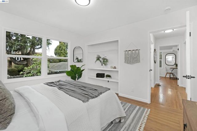 25480 25480 University Ct, Hayward, CA 94542