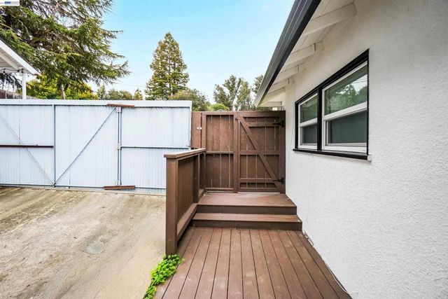 25480 25480 University Ct, Hayward, CA 94542