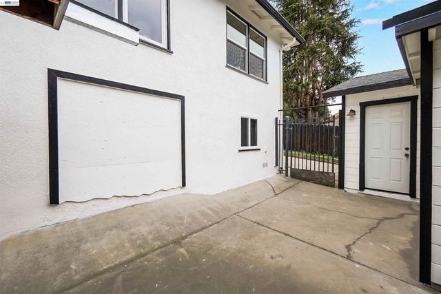 25480 25480 University Ct, Hayward, CA 94542
