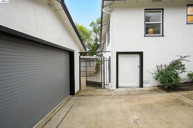 25480 25480 University Ct, Hayward, CA 94542