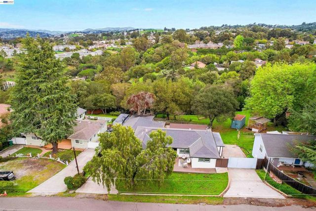 25480 25480 University Ct, Hayward, CA 94542