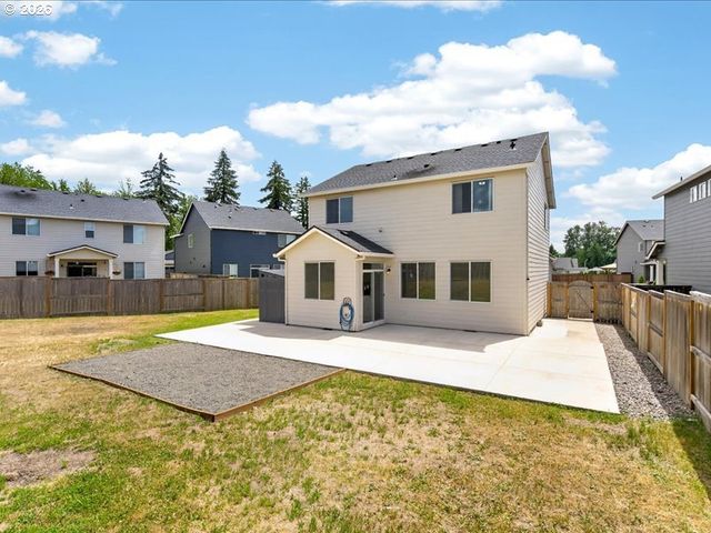 2452 S LINDEN St, Cornelius, OR 97113