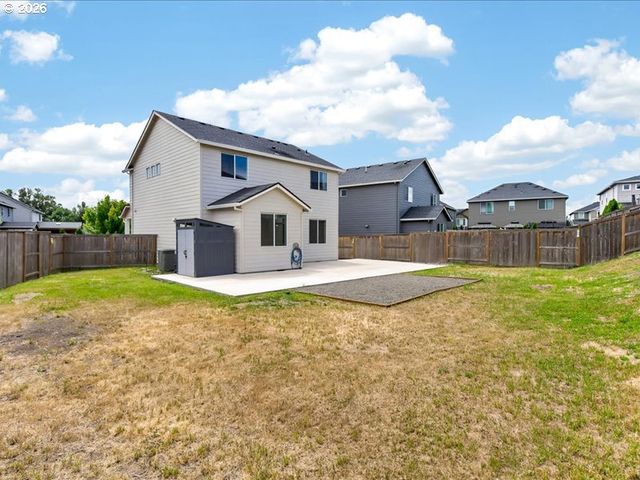 2452 S LINDEN St, Cornelius, OR 97113