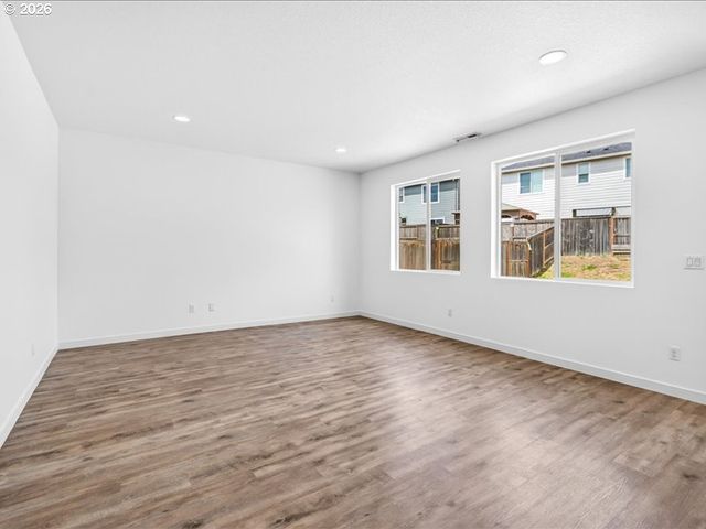 2452 S LINDEN St, Cornelius, OR 97113