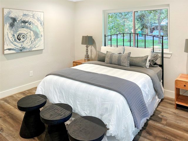 701 Cannan Drive, Angleton, TX 77515