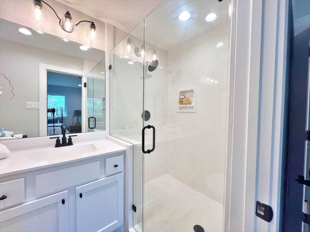 701 Cannan Drive, Angleton, TX 77515