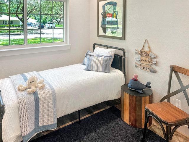 701 Cannan Drive, Angleton, TX 77515