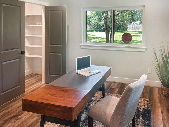 701 Cannan Drive, Angleton, TX 77515