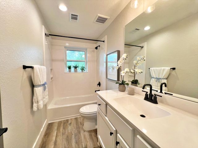 701 Cannan Drive, Angleton, TX 77515