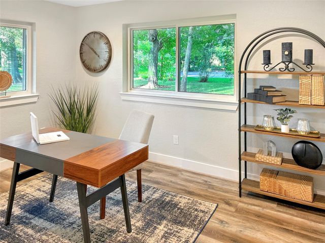 701 Cannan Drive, Angleton, TX 77515