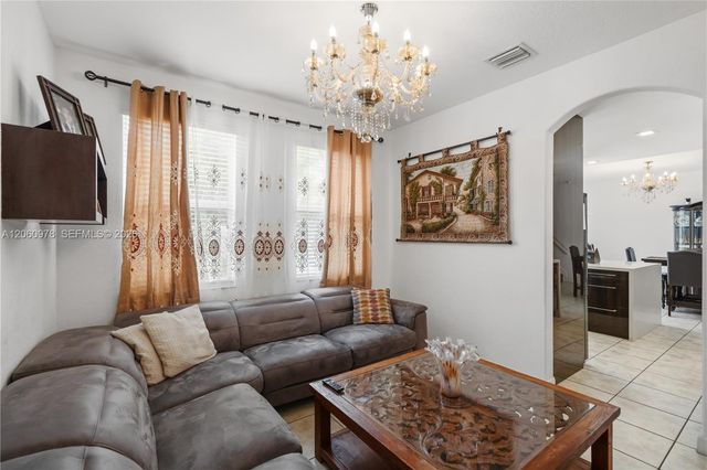 8741 NW 110th Ave, Doral, FL 33178