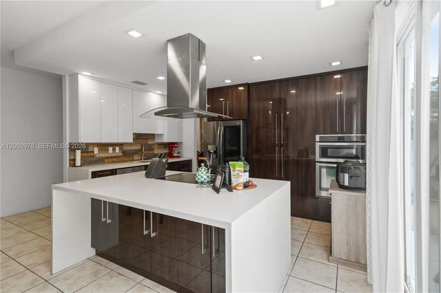 8741 NW 110th Ave, Doral, FL 33178