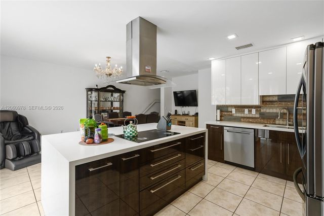 8741 NW 110th Ave, Doral, FL 33178