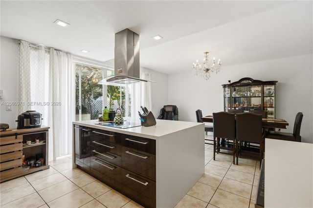 8741 NW 110th Ave, Doral, FL 33178