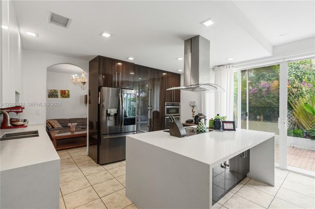 8741 NW 110th Ave, Doral, FL 33178