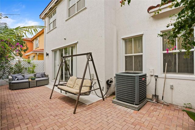 8741 NW 110th Ave, Doral, FL 33178
