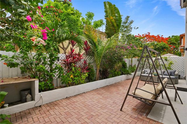 8741 NW 110th Ave, Doral, FL 33178