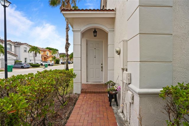 8741 NW 110th Ave, Doral, FL 33178