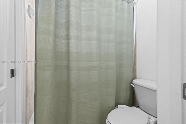 8741 NW 110th Ave, Doral, FL 33178
