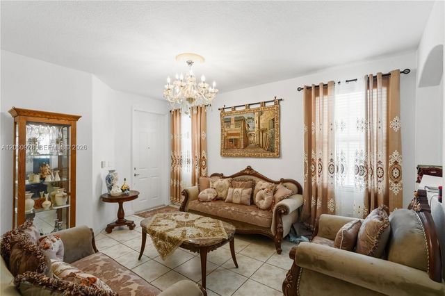 8741 NW 110th Ave, Doral, FL 33178