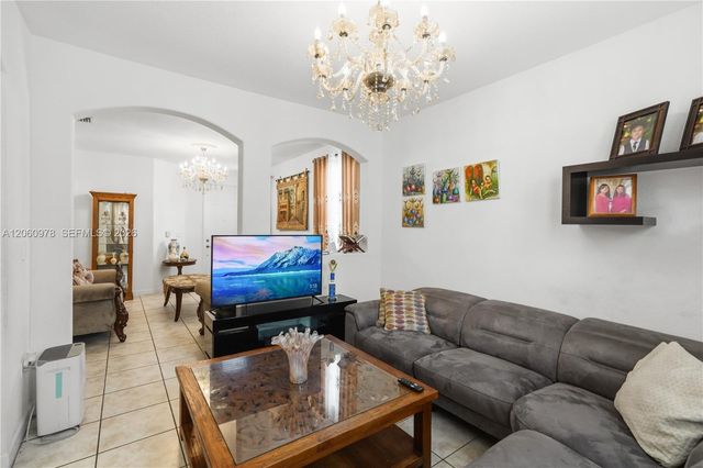 8741 NW 110th Ave, Doral, FL 33178