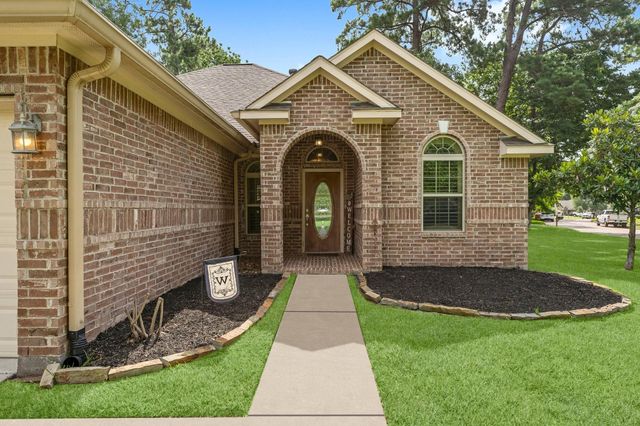 3302 Emerson Drive, Montgomery, TX 77356