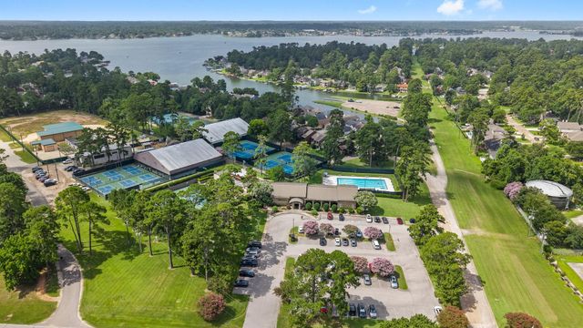 3302 Emerson Drive, Montgomery, TX 77356