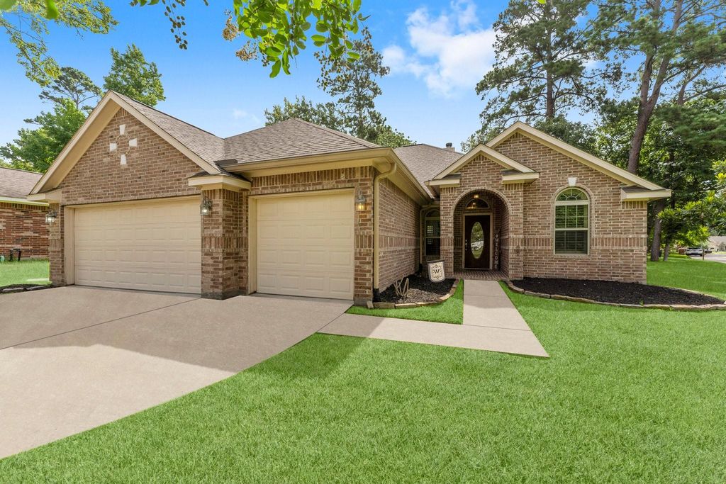 3302 Emerson Drive, Montgomery, TX 77356
